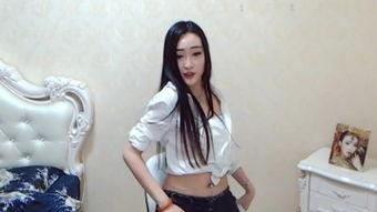 国产美女揉自己胸视频,自揉胸脯视频引发热议